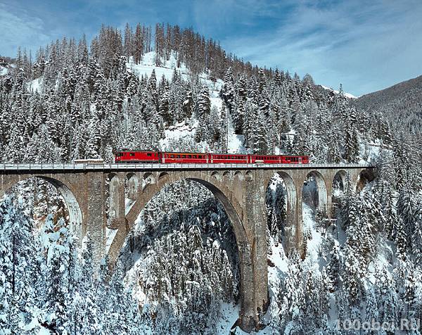 Фотообои на стену «Красный поезд». Divino C1-377