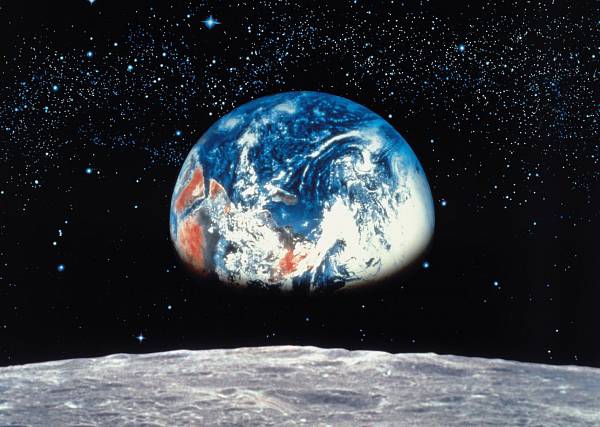 Фотообои на стену «Земля и Луна» Komar 8-019 Earth l Moon